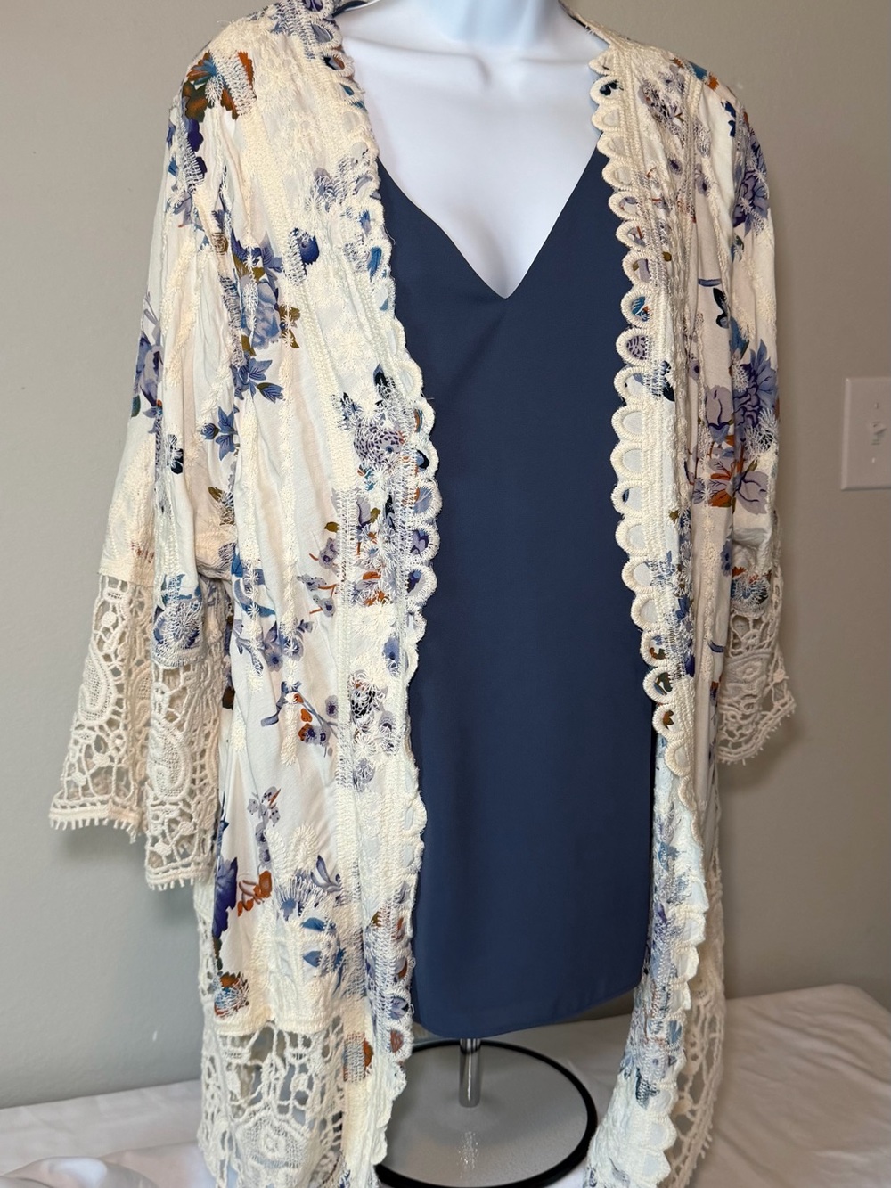 Solitaire Cream Floral Lace Kimono Cardigan with Blue & Brown Accents Size 1X